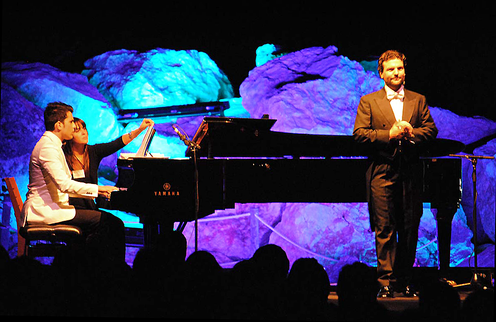 Afinador de pianos en el Auditori Bocana, Port d'Aiguadolç, Sitges